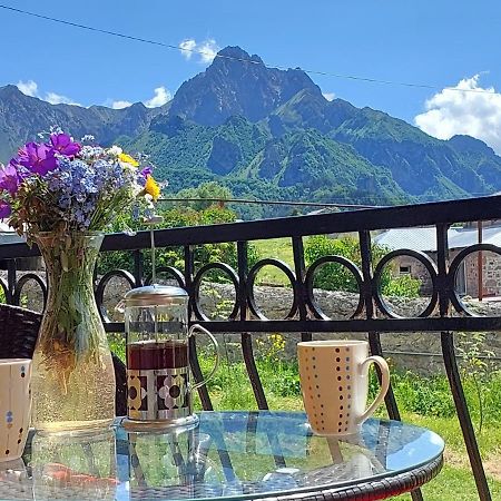 Cozy Hotel Kazbegi Esterno foto
