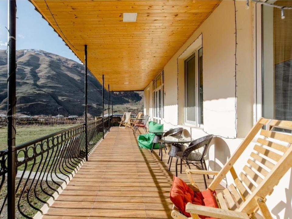 Cozy Hotel Kazbegi Esterno foto