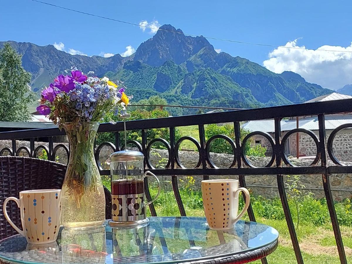Cozy Hotel Kazbegi Esterno foto